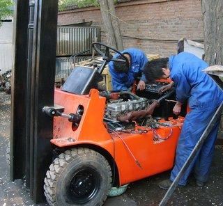Instruksi perawatan forklift biasa